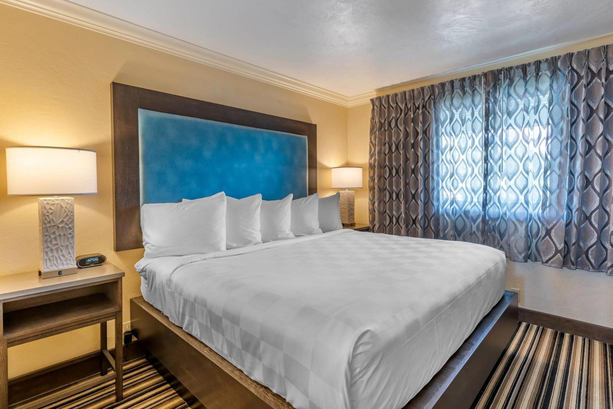 Efficiency Suite One King One Queen Beds Non Smoking