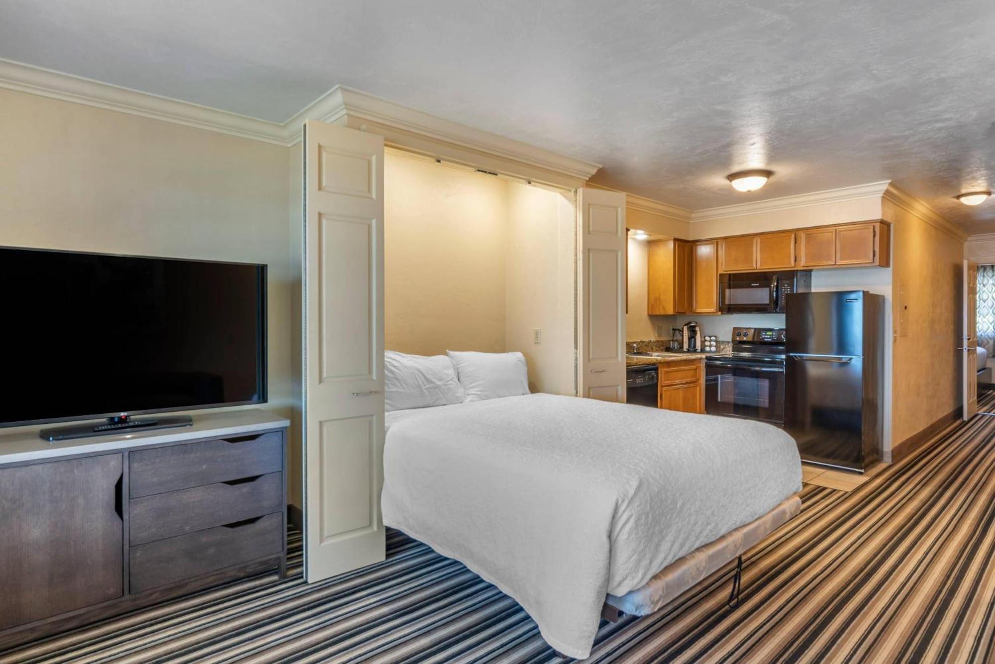 Efficiency Suite One King One Queen Beds Non Smoking