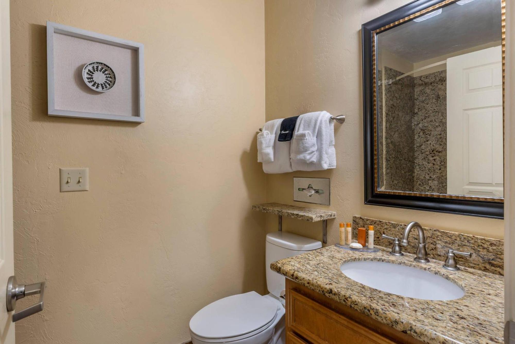 Efficiency Suite One King One Queen Beds Non Smoking